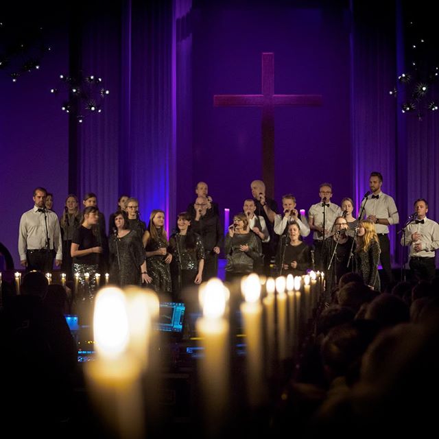 Sidste s&oslash;ndag var en ganske s&aelig;rlig dag: Intet mindre end 7 kor og vokalgrupper sang f&aelig;lles julekoncert i en fyldt Lukaskirke for at markere udgivelsen af vores spritnye jule-cd. Vi er stadig helt h&oslash;je oven p&aring; oplevelse