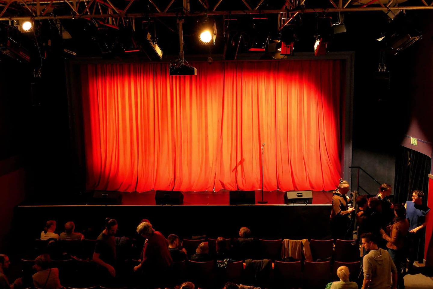 **Ny musik p&aring; vej og vi s&oslash;ger nu mandlige sangere!**

Vi i SONO er begejstrede for snart at kunne dele vores nyeste musik med jer! Vores kommende udgivelse er lige p&aring; trapperne, og vi kan ikke vente med at lade jer h&oslash;re, hva