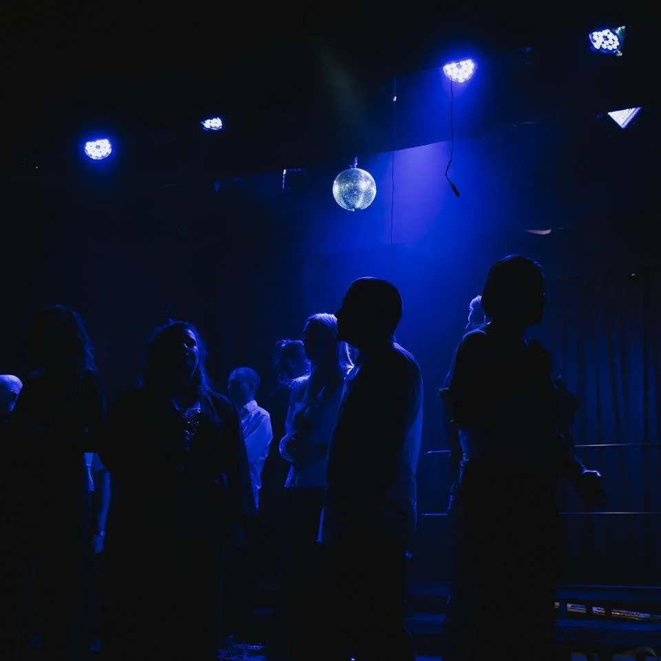 📣✨ Nyt nummer p&aring; vej! ✨📣

Vi har arbejdet p&aring; en helt s&aelig;rlig fortolkning af et smuk skandinavisk nummer, og vi er snart klar til at dele det med jer! Vi har fors&oslash;gt at fange essensen af nummeret, og samtidig give det et twis