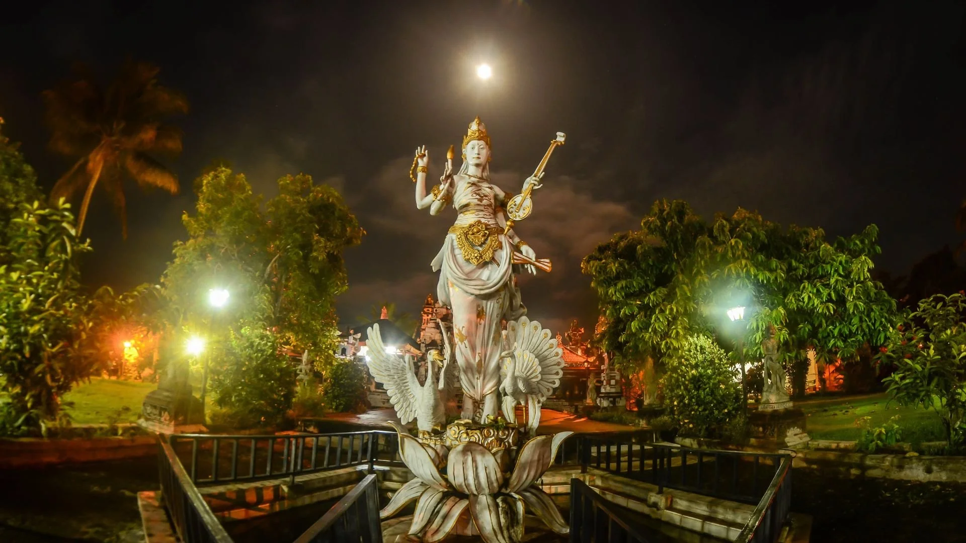 dewi saraswati bali
