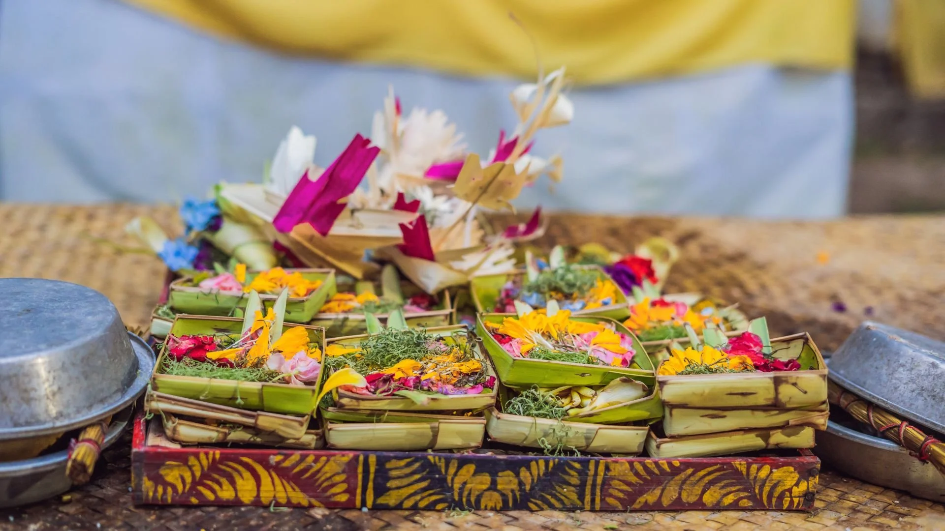 canang sari balinese offerings