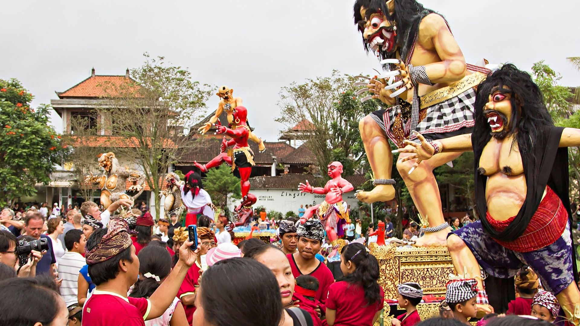 ogoh ogoh parade pengrupukan nyepi in bali