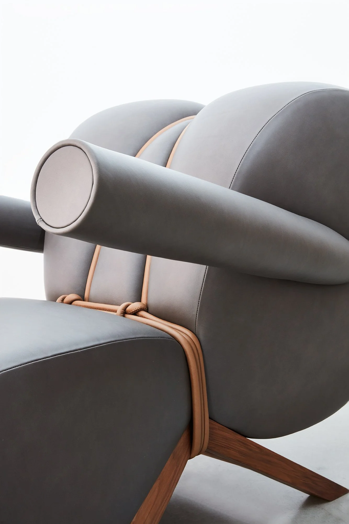 100923_Fumi_015_Eelkomoorer_Chair_Detail_1 2.jpg