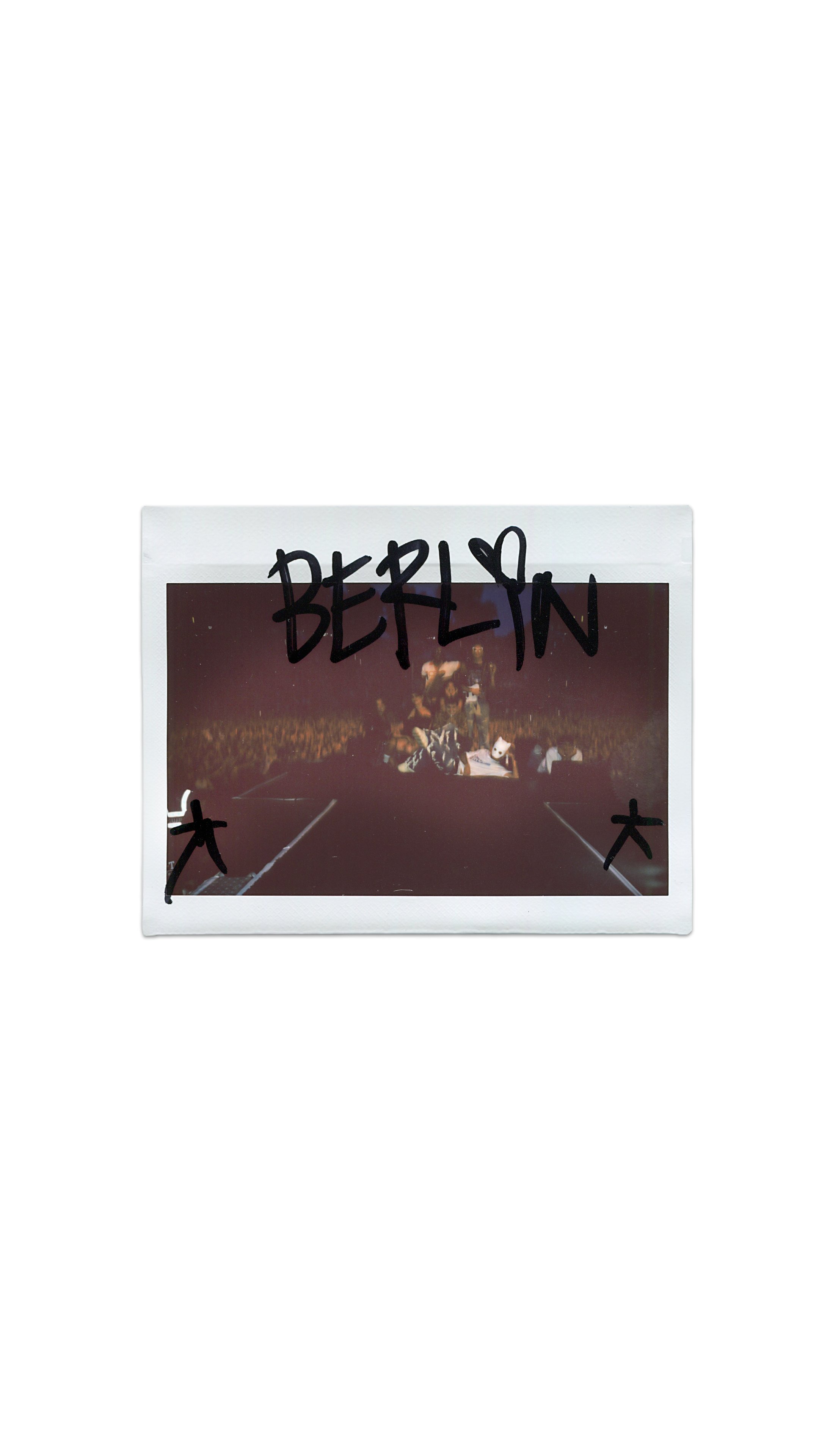cro-berlin-cronicles2025-polaroid-9x16.jpg