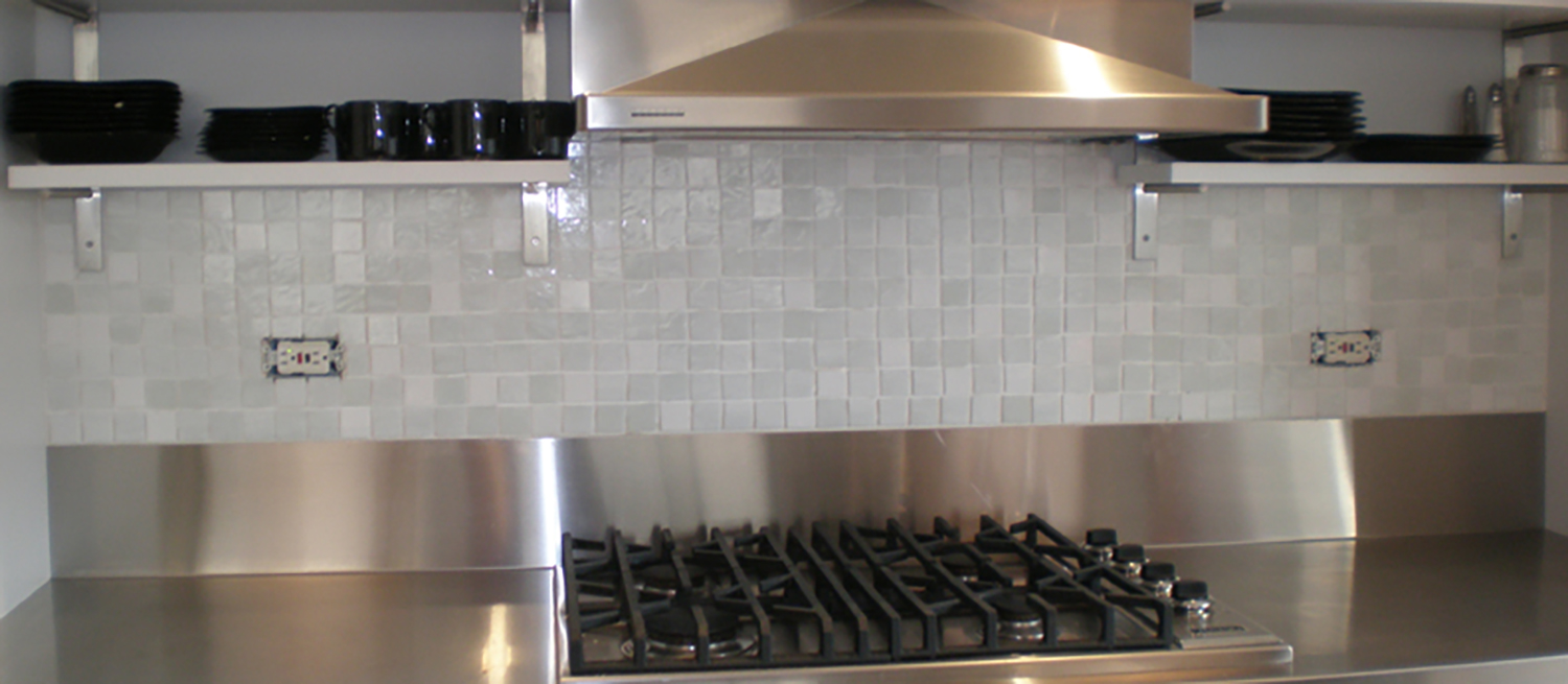 CUSTOM INSTALLATION/ KITCHEN BACKSPLASH