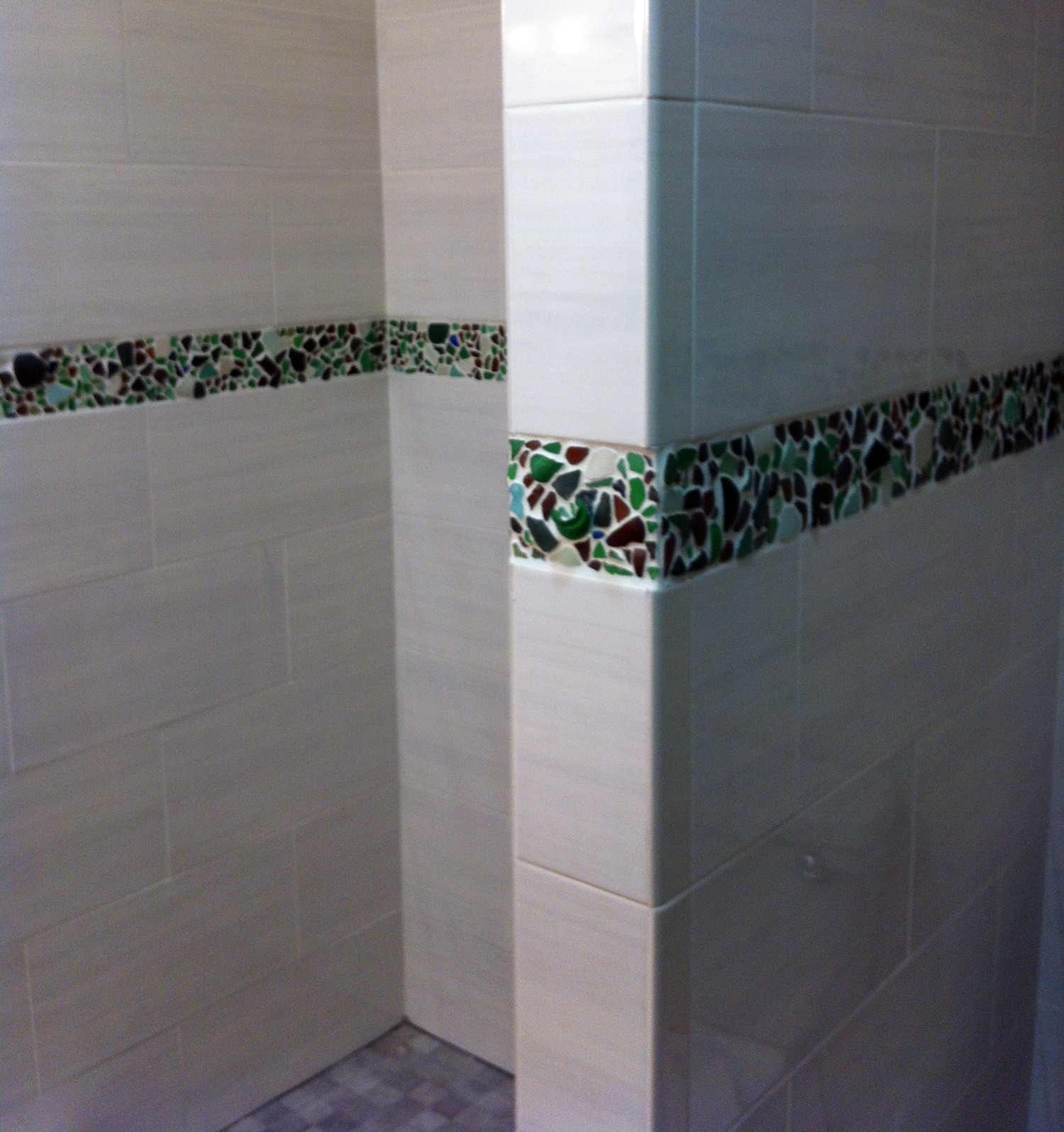 CUSTOM INSTALLATION/BATHROOM BORDER