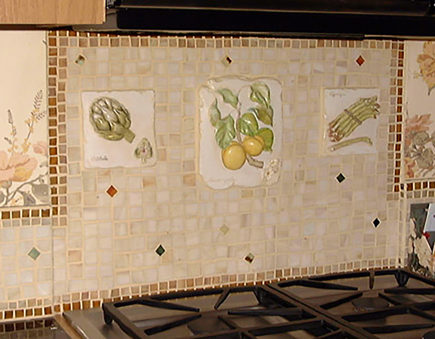 CUSTOM INSTALLATION/KITCHEN BACKSPLASH