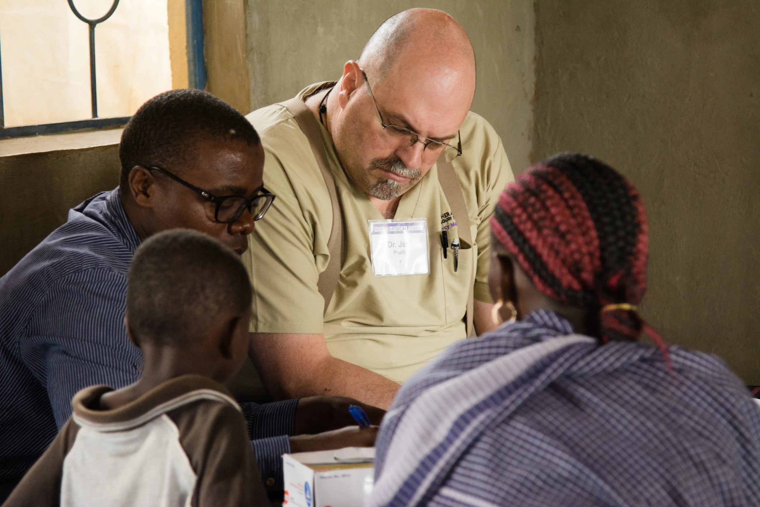 Dr. Jeff Pruitt from Ohio works with his Kenyan counterpart to treat a patient.