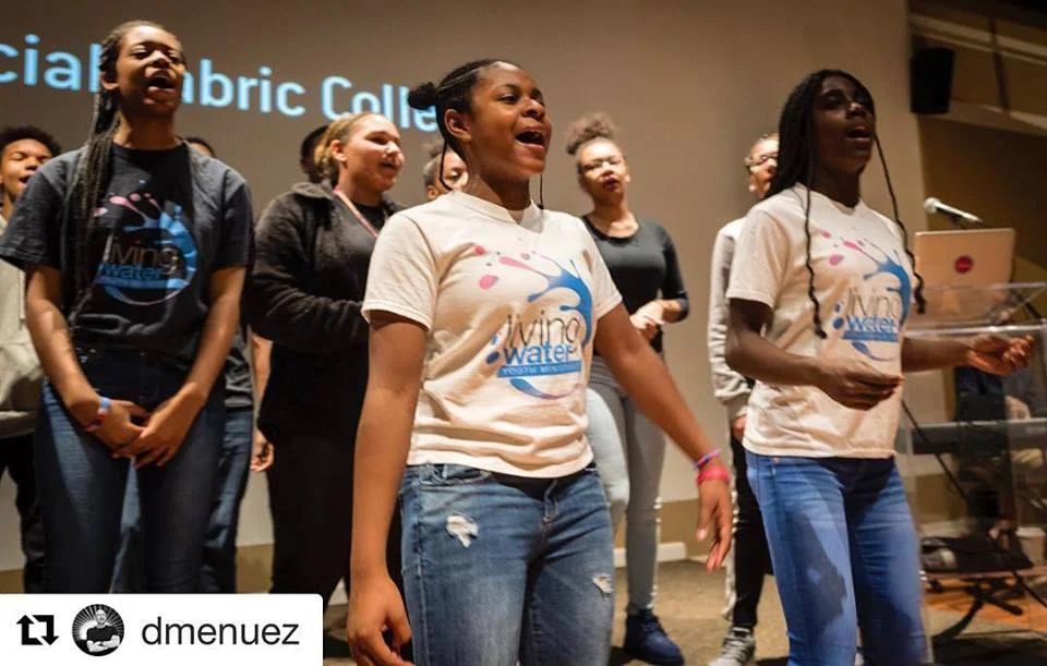 29197327_10155768281049652_6340416088848728064_n copy.jpg