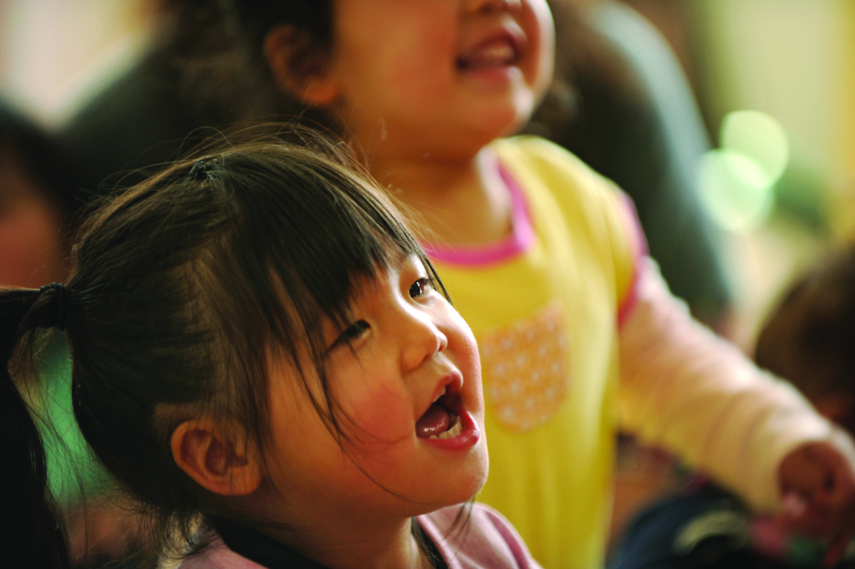 Ayukko offers mental health care, including counseling for mothers with post-traumatic stress disorder, and serves as a meeting place for surviving parents and grandparents. Mikiko Sugawara, a child care consultant whose own father was killed in the tsunami, recalls that she and her colleagues went back to work soon after the disaster: “We reopened Ayukko as a traveling play space. We borrowed room from elementary schools, public facilities, and homes for the elderly. We all rejoiced at our reunion. I am determined to do my best every single day to make Rikuzentakata the best town for raising a child.”