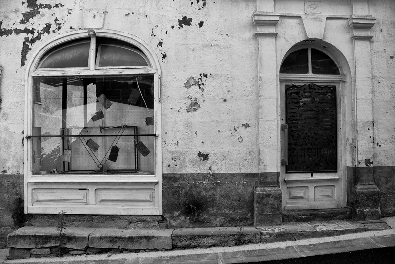 Viewfinder - tips vakantiefoto - vergane glorie - facades - uitstalramen - Stephan Vanfleteren - 6.jpg