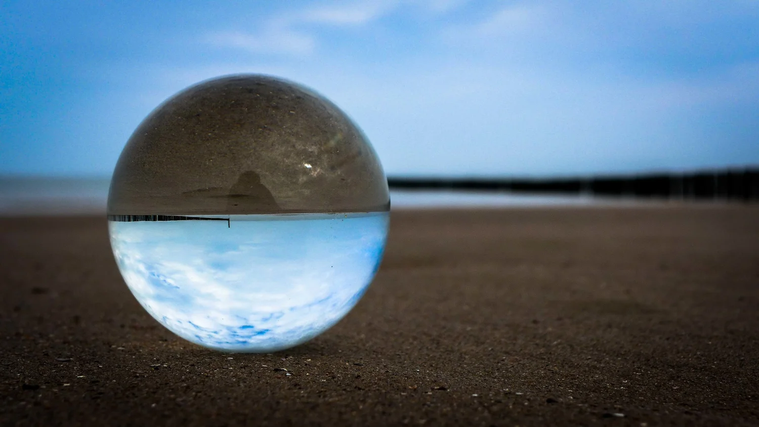Winter Shore - Set Cristal 4 Pièces - Boule, Cube, Prisme, Pyramide En Winter Shore - Set Cristal 4 Pièces - Boule, Cube, Prisme, Pyramide En
