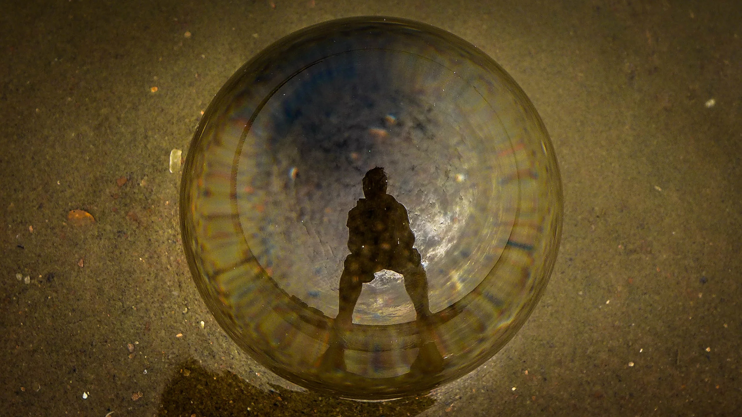 10 fantastische foto’s met een kristallen bol doen je anders kijken