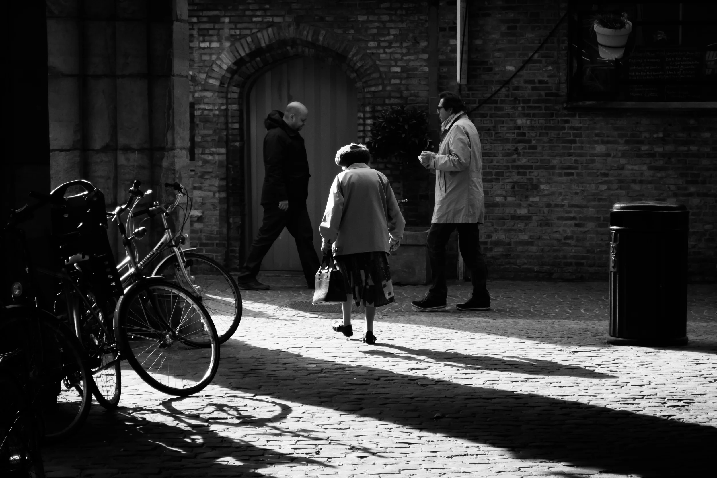 Wat gebeurt er in de buurt van het Belfort van Brugge?