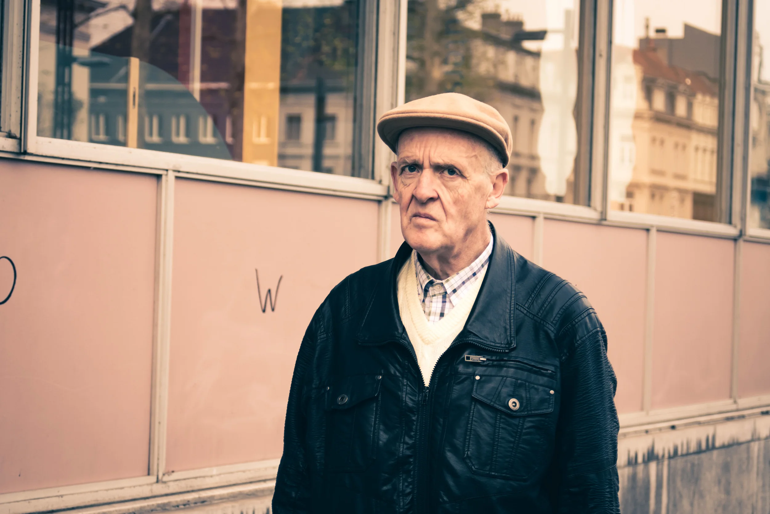 De cirkel is rond. Ik heb mijn Vespa - straatfotografie in Gent
