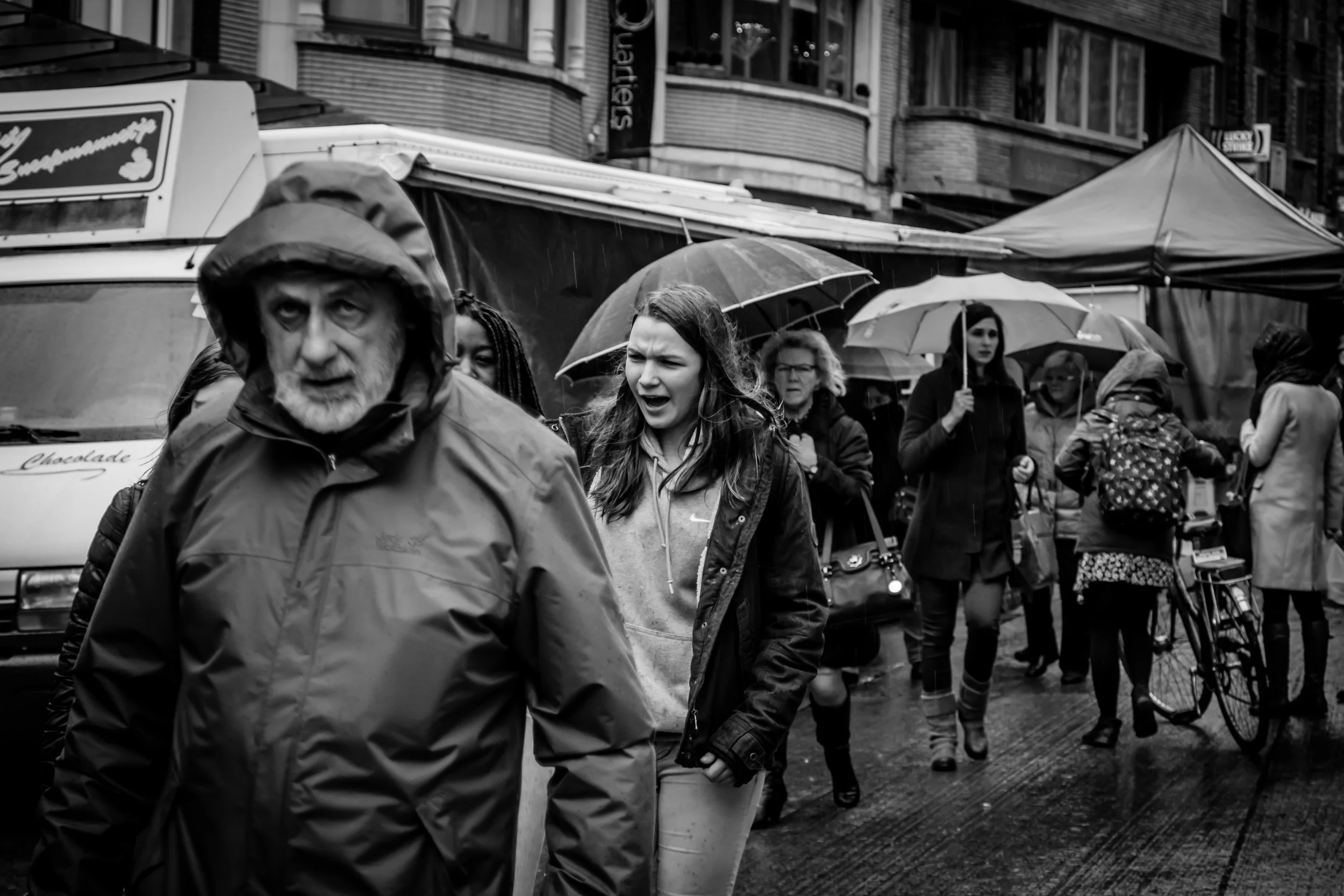 Straatfotografie in Leuven – 10 natte foto’s met een verhaal