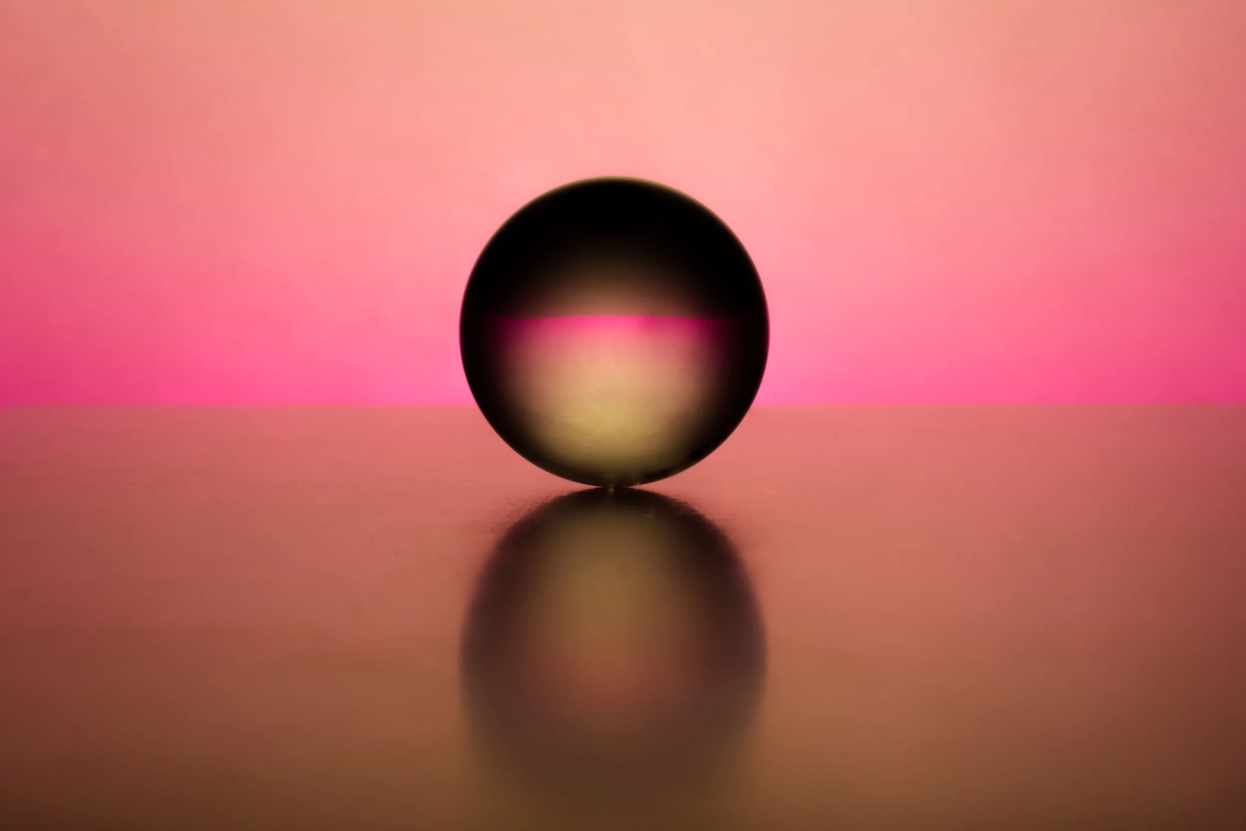 Van magie naar de maan en terug - eigenzinnige fotografie met een kristallen bol