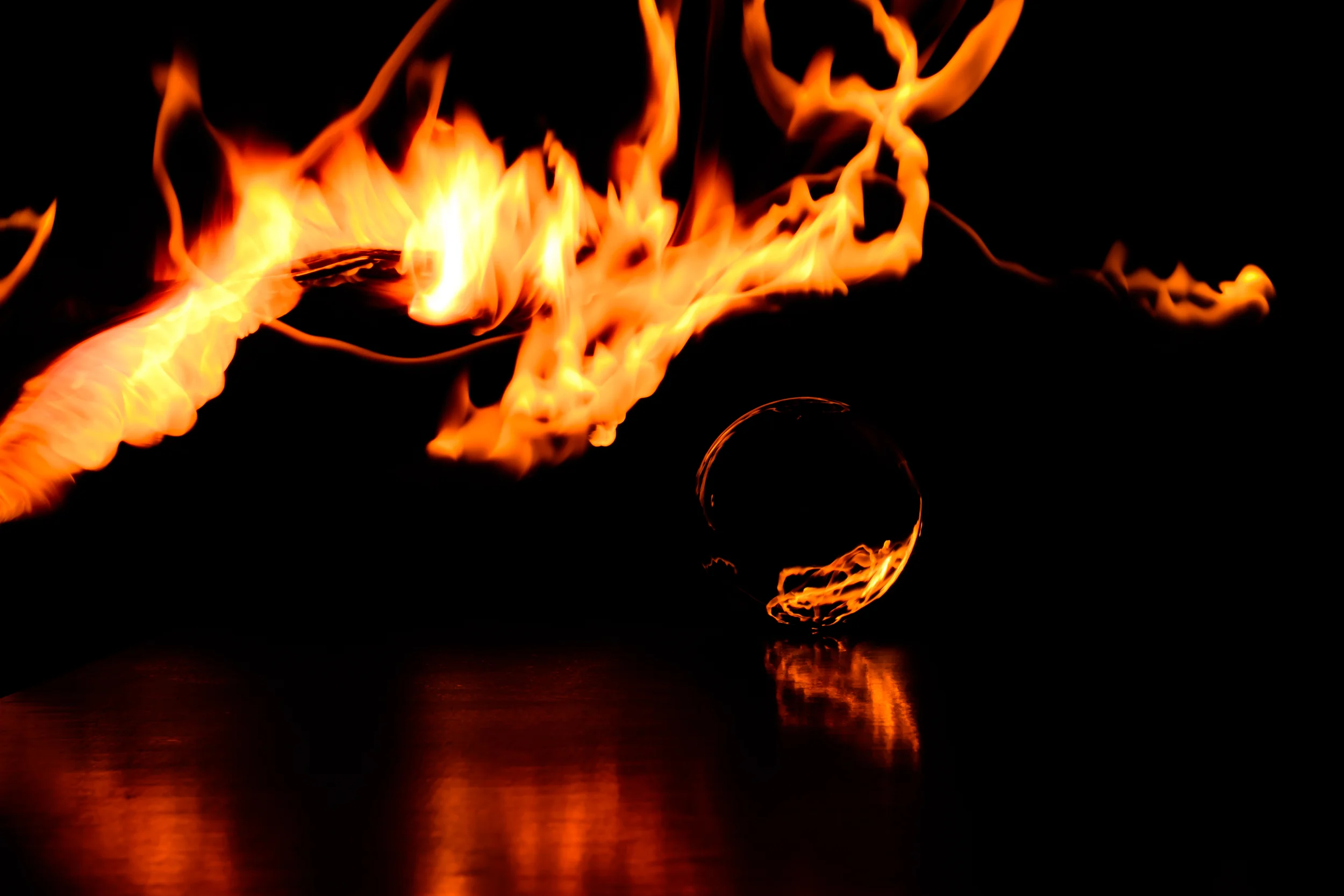 Een spel van vuur en een kristallen bol - eigenzinnige fotografie