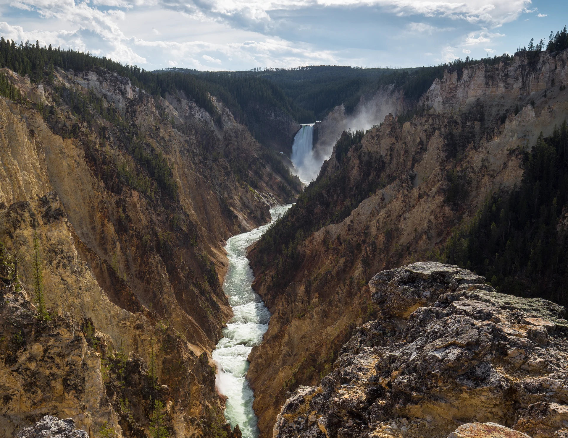 Lower Falls and Yellowstone River seen from Artist Point