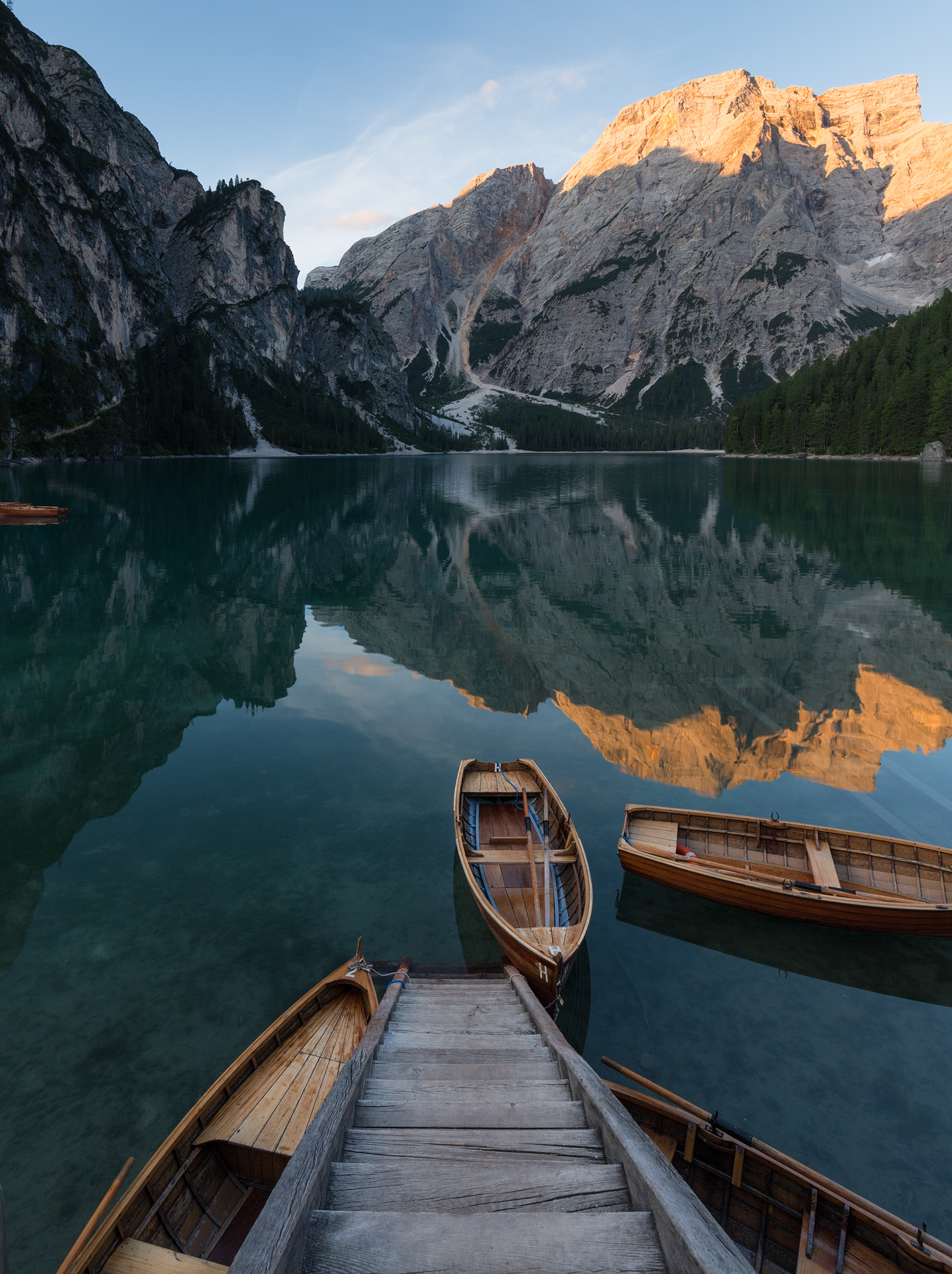 Lago di Braies sunrise