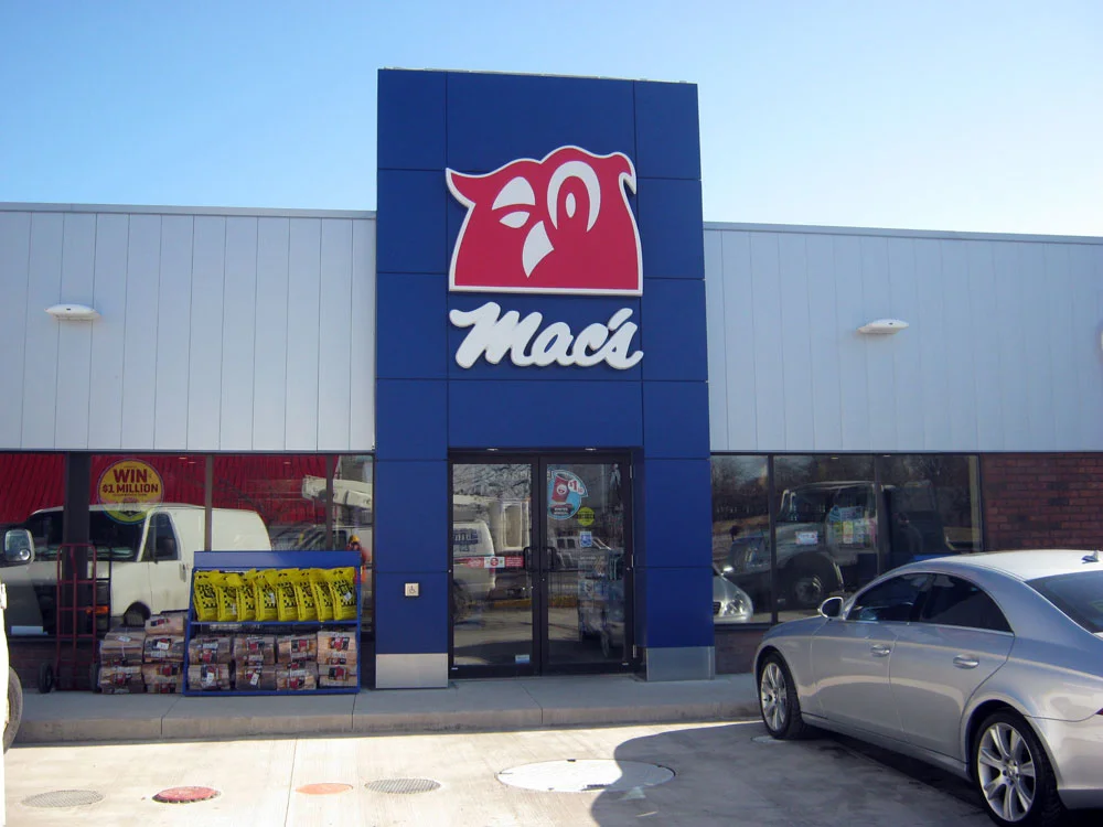 Mac's store entrance - Niagara Falls