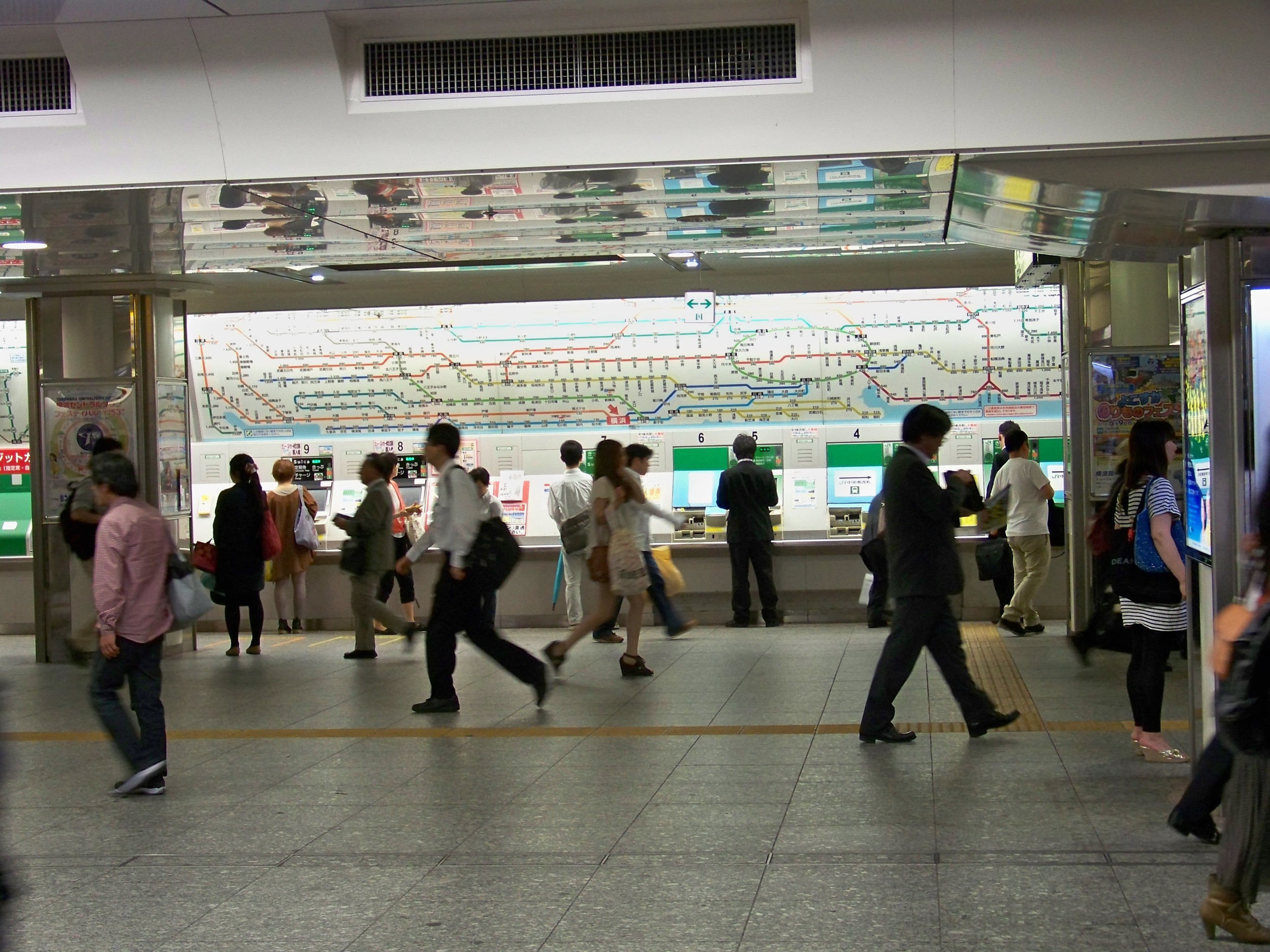 101_5409TRAIN_MAPYokohamaStn.JPG