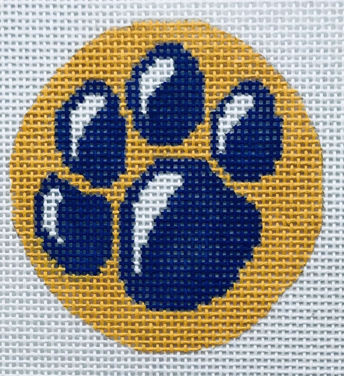 Blue Paw Round ALPA23” round on 18 mesh