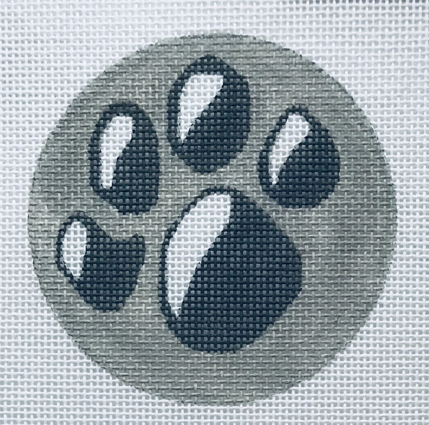 Gray Paw Round (Stitch with your team colors) ALPA13” round on 18 mesh