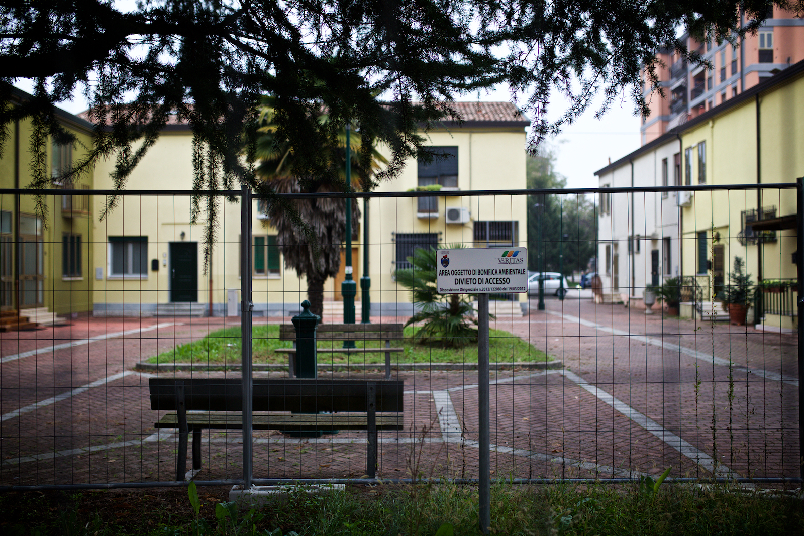  Concepito negli anni Cinquanta per venire incontro alle esigenze degli operai di Porto Marghera e inizialmente inserito nel perimetro del SIN del 2000, il quartiere di Mestre Villaggio San Marco è stato successivamente escluso dalla zona di bonifica