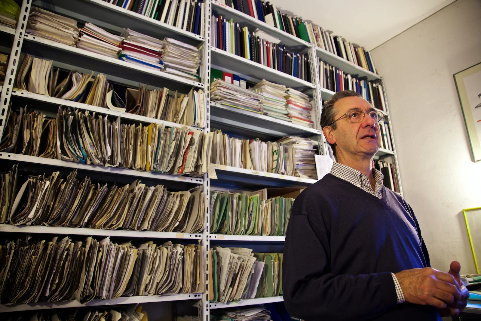 Franco Rigosi, ex-operaio del Petrolchimico e uno dei membri dell'Assemblea Permanente contro il Rischio Chimico, nella sede dell' "EcoIstituto del Veneto Alex Langer". Mestre, Ottobre 2014