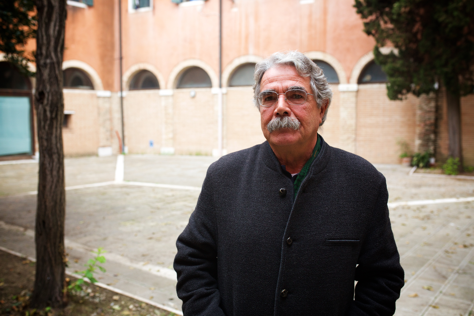  Luciano Mazzolin, ex-operaio del Petrolchimico, portavoce della associazione AmbienteVenezia. Venezia, Ottobre 2014. 