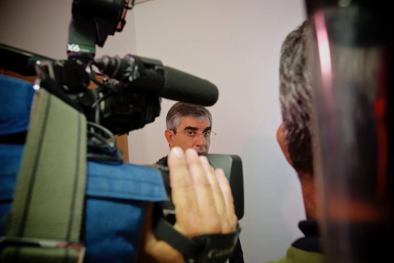 Il presidente della Regione Abruzzo Luciano d’Alfonso, dopo l’udienza a porte chiuse del 17 ottobre 2014, Tribunale penale, Chieti.