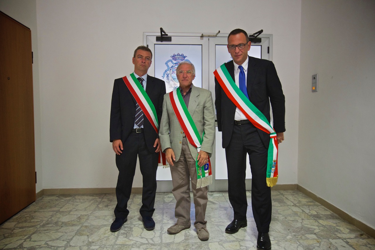  A destra il sindaco di Pescara Alessandrini con due suoi colleghi della Val Pescara, durante l’intervallo nelle deposizioni dell’accusa, 24 ottobre 2014,&nbsp;Tribunale penale, Chieti. 