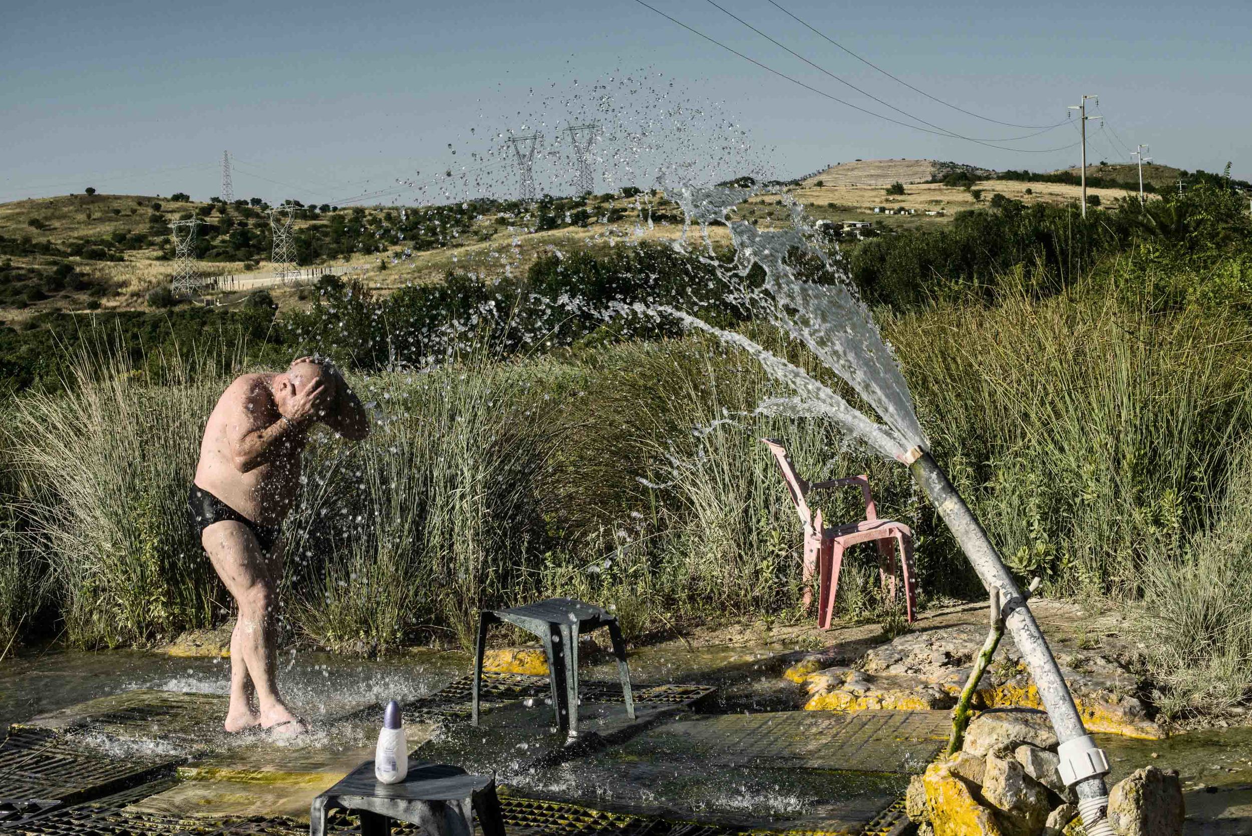  A Civitavecchia le Terme Taurine, in località  Ficoncella  sono alimentate da falde sotterranee che trovano punti di sfogo nella campagna circostante. Civitavecchia, giugno 2014. (David Pagliani Istivan) 