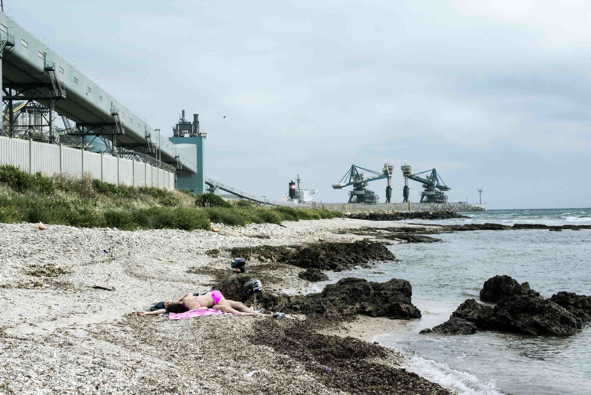  Veduta della centrale di Torrevaldaliga Nord.. Civitavecchia, giugno 2014. (David Pagliani Istivan) 