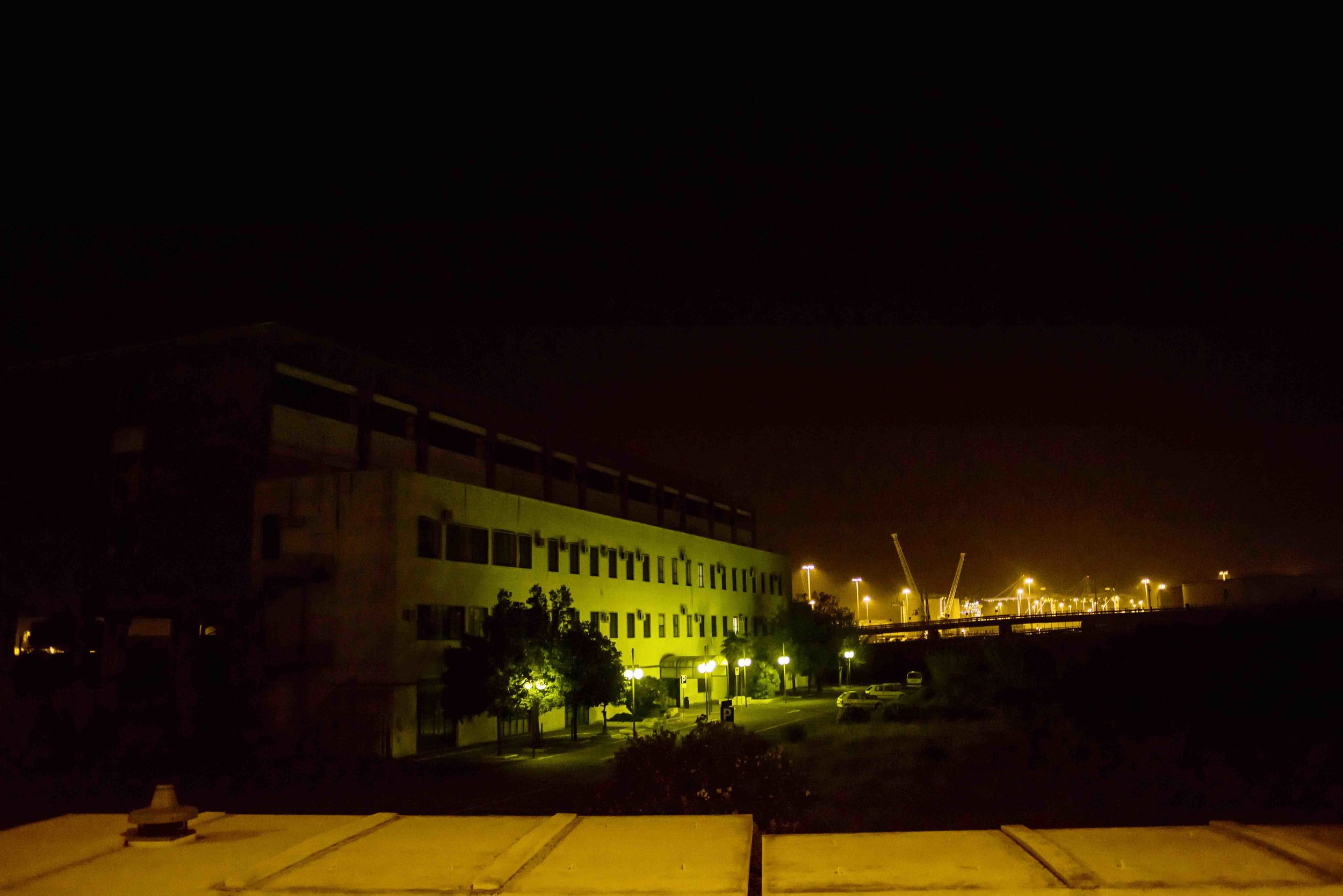  La centrale termoelettrica di Fiumaretta, costruita durante il piano Marshall. Soggetta a continue esplosioni è stata chiusa quando i manifestanti si sono incatenati ai rottami fuoriusciti lungo la via Aurelia. Civitavecchia, ottobre 2014. (David Pa