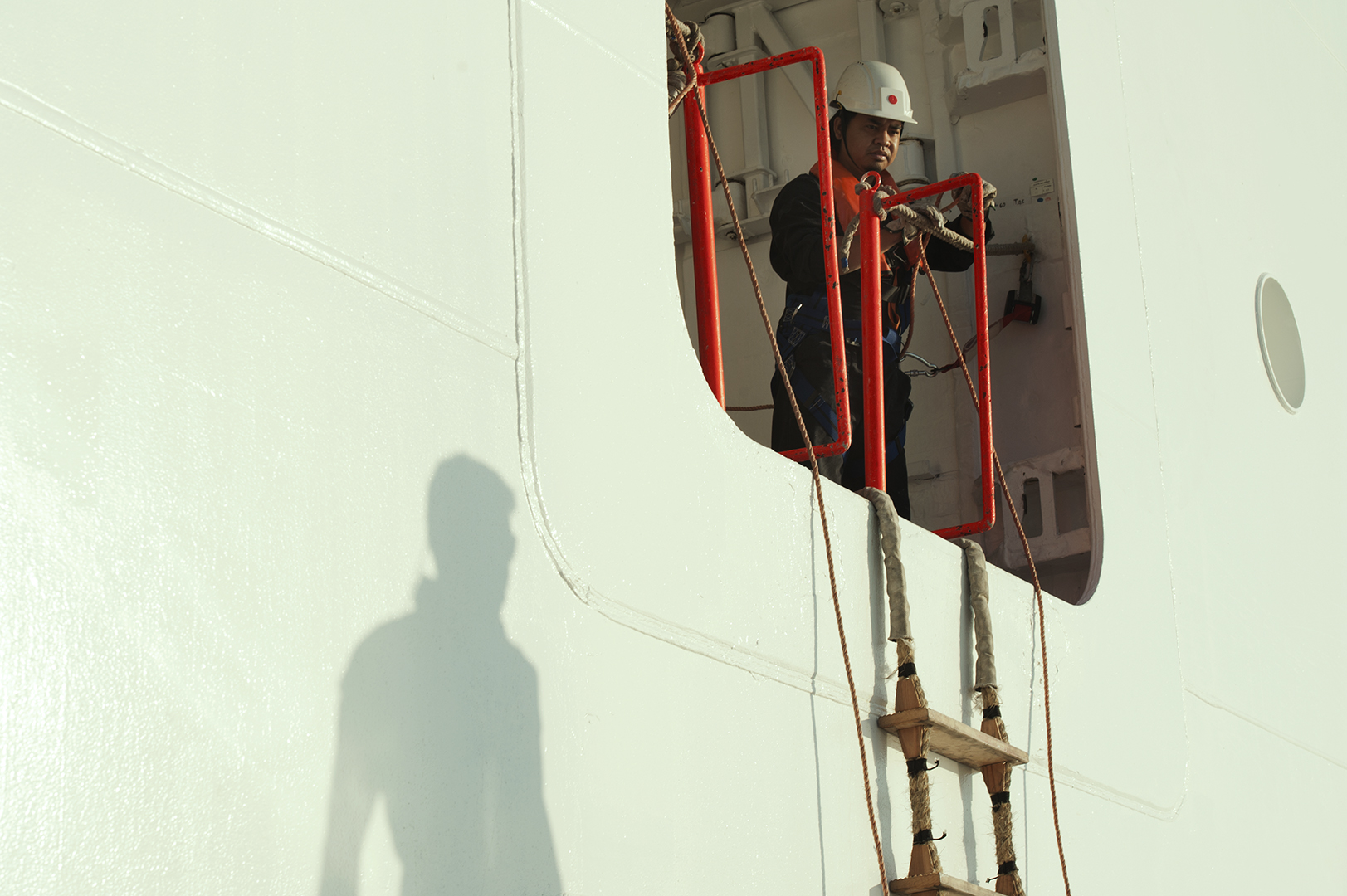  I dipendenti a bordo delle navi sono per la maggior parte filippini, seguiti da indiani e indonesiani. Civitavecchia, 2014. (Patrizia Pace) 