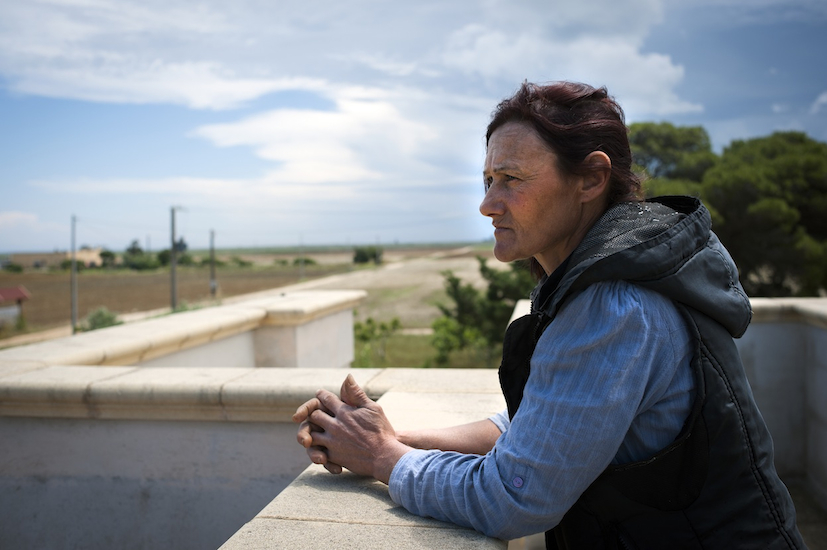  Laura, una signora che vive e lavora la terra tra la zona industriale di brindisi e la fabbrica di Cerano. 