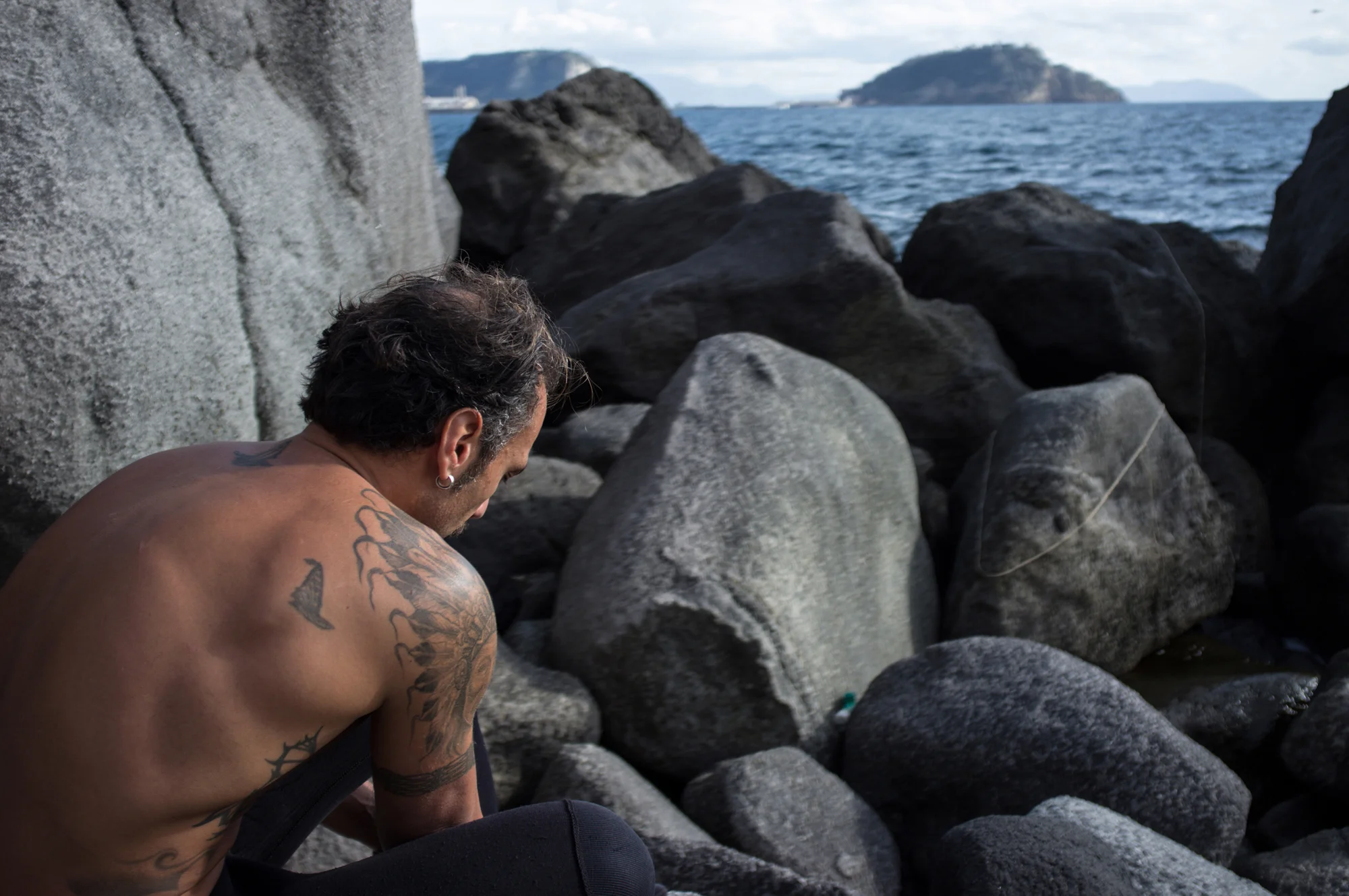 Dario abita nei pressi di Bagnoli ed è appassionato di pesca subacquea. Appena può cerca di raggiungere la costa tra Bagnoli e Pozzuoli per immergersi, anche d’inverno.