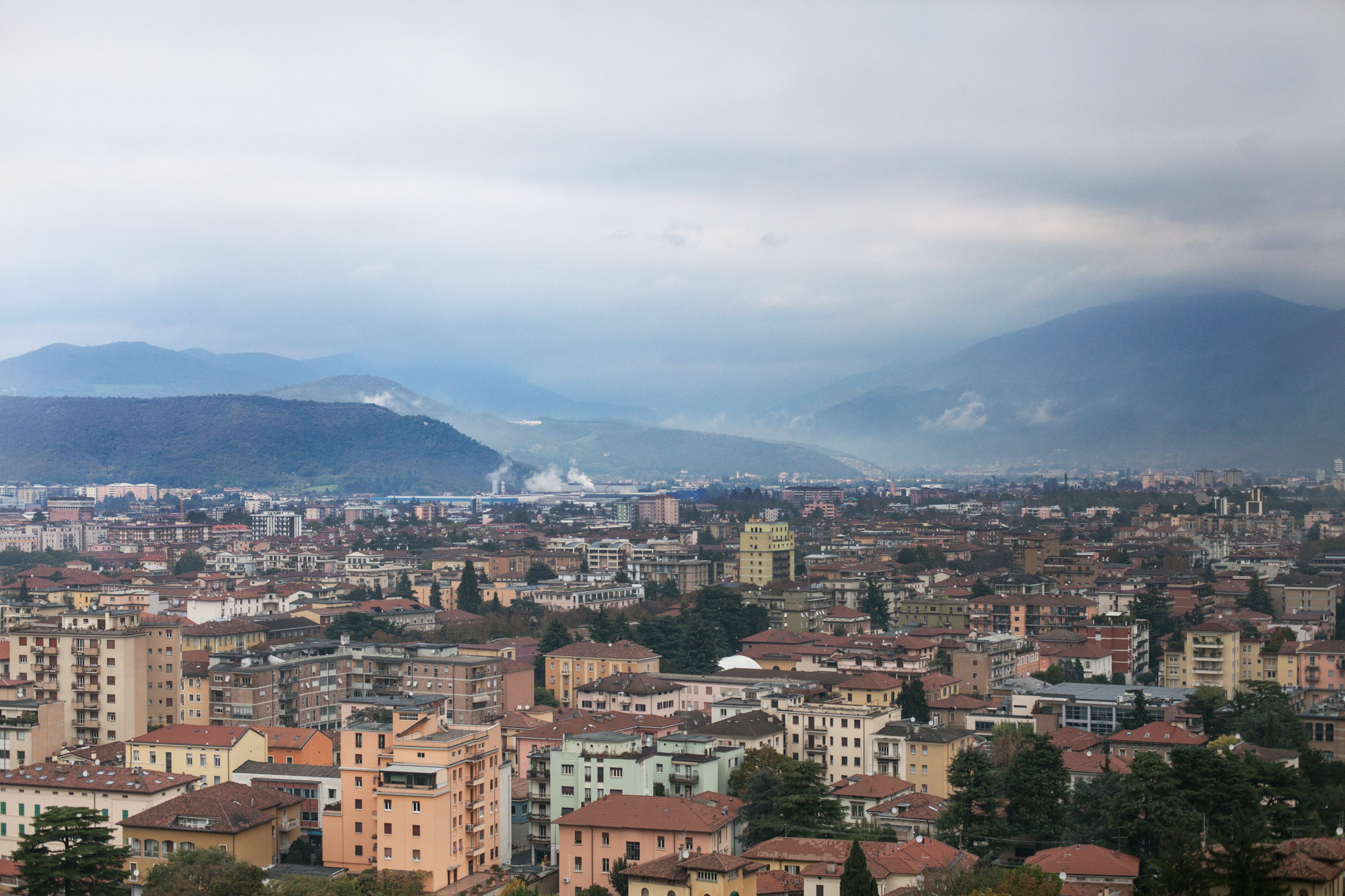  Vista sulla zona industriale di Brescia. L'azienda Caffaro si trova a soli due km dal centro della città.Brescia / Italia. Ottobre 2013. 