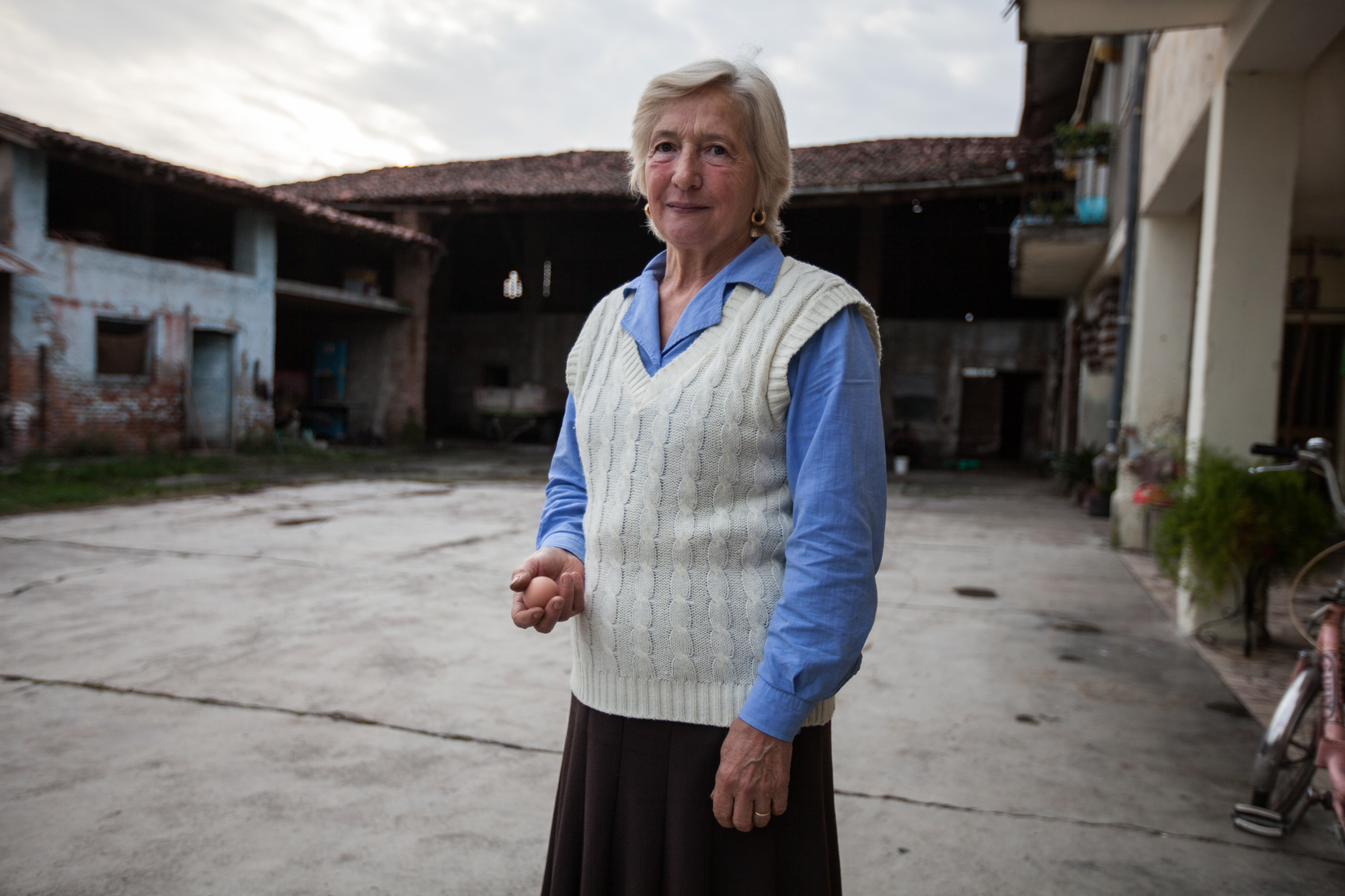  Molti agricoltori e le loro famiglie si sono sempre nutrite di quello che coltivavano nei loro orti. La signora Maria racconta "Quando nel 2001 i funzionari dell'Arpa sono venuti a sequestrare il bestiame ed i terreni, ci hanno portato via anche le 