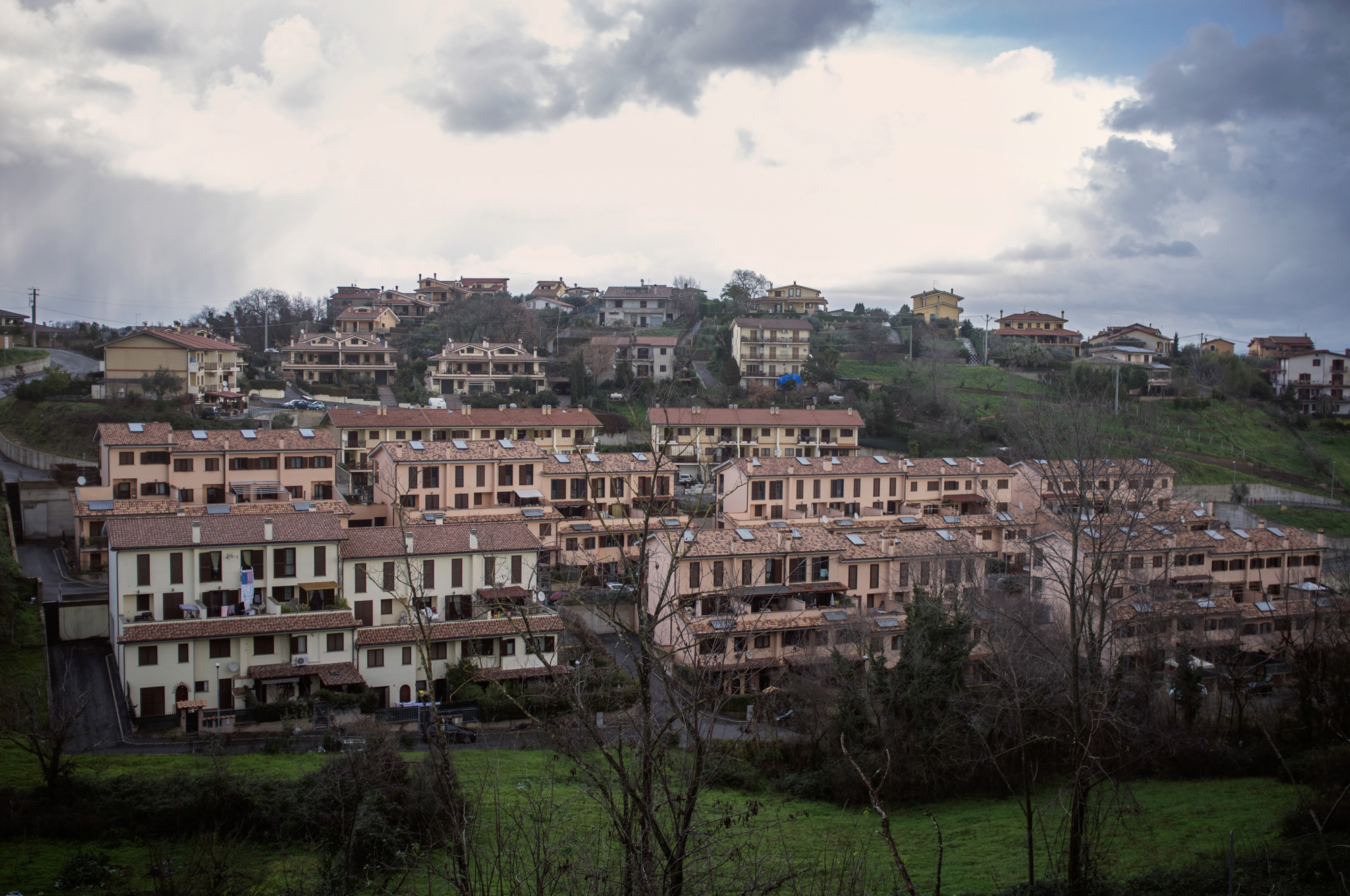  La minaccia relativa alla costruzione della discarica ha contribuito alla svalutazione delle case. 