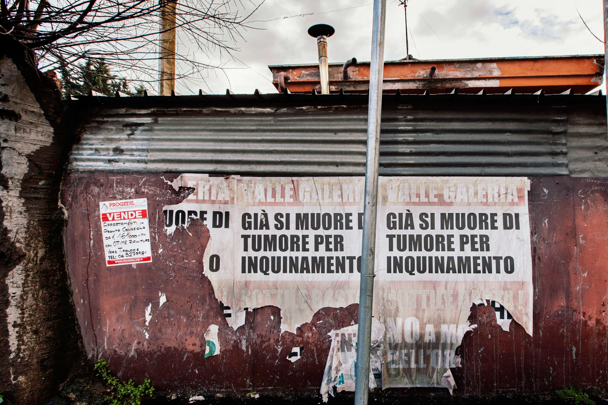 Manifesti di protesta dei cittadini della Valle Galeria.