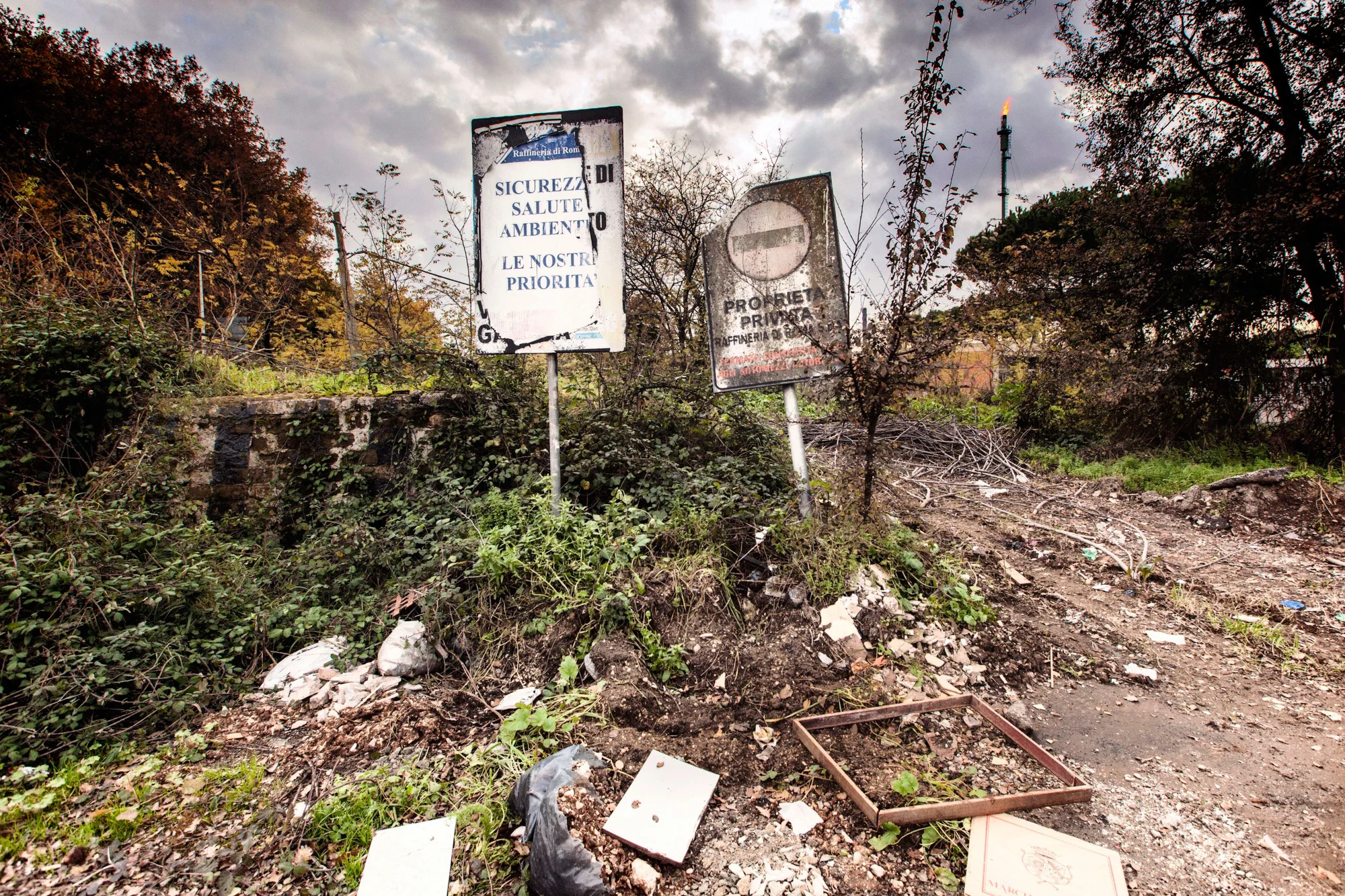 Via di Malagrotta nei pressi della raffineria di Roma
