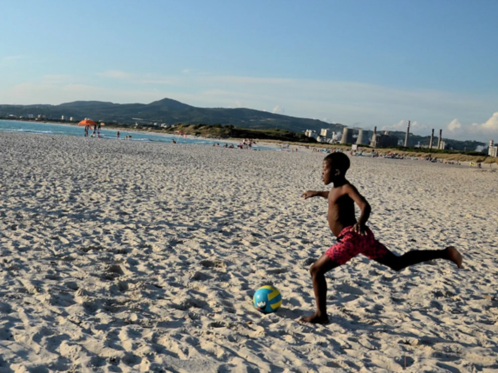 Spiagge bianche con panorama su stabilimento Solvay, Vada – Rosignano Solvay, 2015