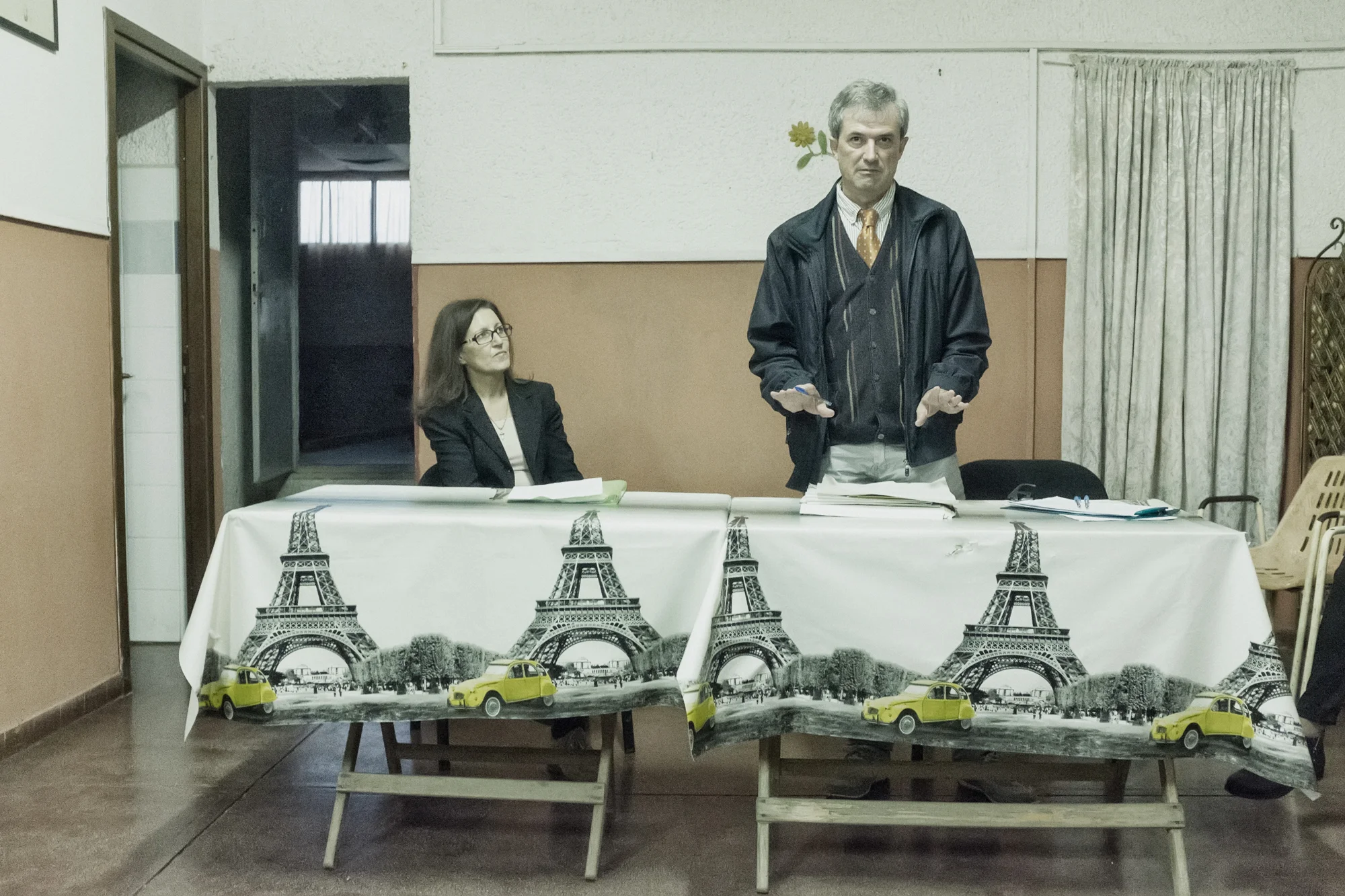 Riunione associazione No Miasmi . A destra Daniela di Malta, a sinistra Giorgio Libralato. Le Ferriere (LT), 24 ottobre 2015 . Giorgio Libralato è un tecnico che da anni affianca comitati e residenti impegnati nelle emergenze ambientali dell’Agro Pontino. Punto di riferimento nelle vicende legate alla discarica, Giorgio è impegnato anche su altri fronti: ad esempio supportail comitato No Miasmi , che vigila sulle condizioni operative dell’impianto di compostaggio Kyklos , il più grande del Lazio. La presenza dell’impianto è stata criticata con insistenza dai residenti della zona a causa dei miasmi persistenti e delle poveri provenienti dalla struttura. Ulteriori dubbi sono sorti dopo la tragica morte per asfissia di due operai nel luglio del 2014. 