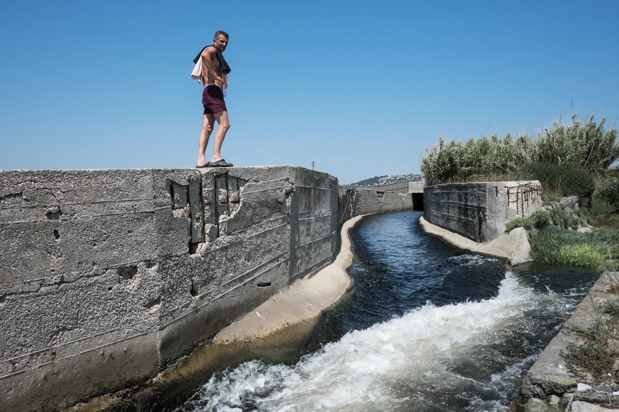 Depuratore di Cuma, Pozzuoli, (NA), 2015. E’ uno dei più grandi depuratori della Campania; l’acqua porta con sè le sostanze tossiche rilasciate dalla zona industriale di Giugliano. 