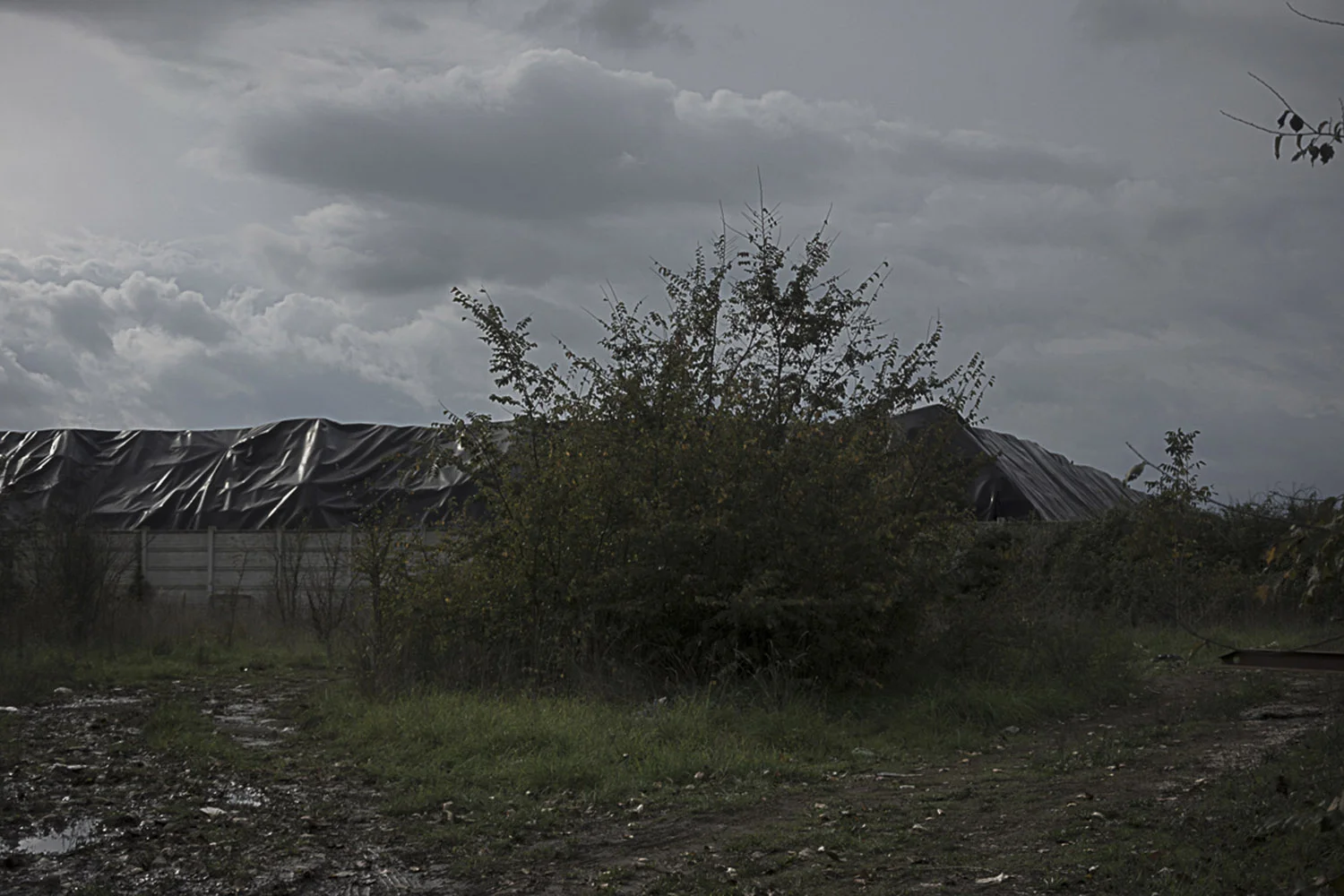 Giugliano in Campania, Napoli, 2017. Una delle tante piramidi di “eco”balle nel sito di stoccaggio Masseria del Re.