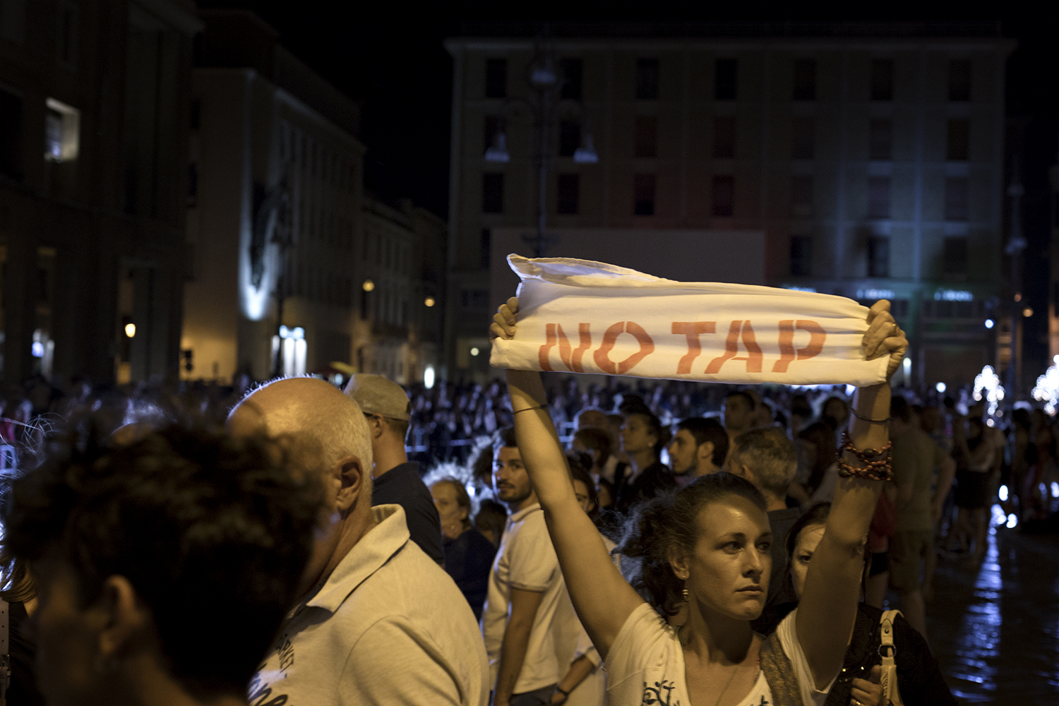  Sfilata di moda organizzata per celebrare i 90 anni di Confindustria, che si è dichiarata a favore del gasdotto. Durante l'evento gli attivisti sono intervenuti per contestare lo sponsor della serata, TAP.
Lecce, Piazza Sant'Oronzo. Luglio 2017 
© G