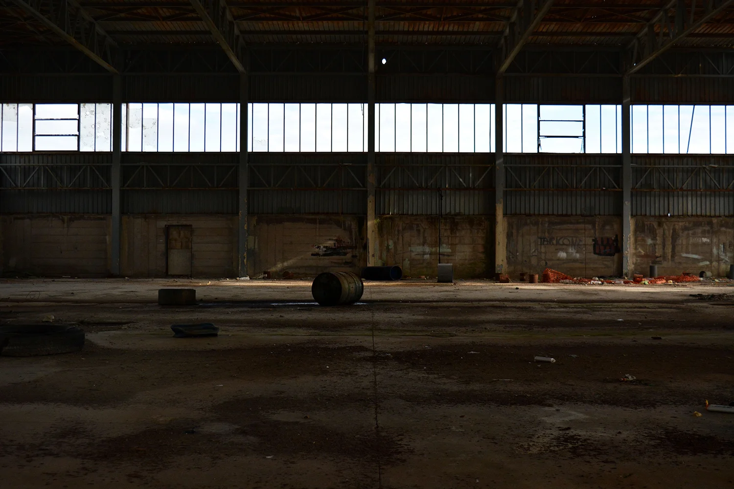 San Giovanni a Teduccio (Napoli), 2017. Interno della fabbrica Partenope, chiusa nel 2008 per la realizzazione del porto turistico Marina Vigliena, uno dei più grandi del Mediterraneo. Progetto mai iniziato per l’avanzamento del porto industriale. © Alice Tinozzi